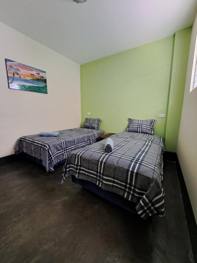 Hostal Mochilas Гранада Экстерьер фото