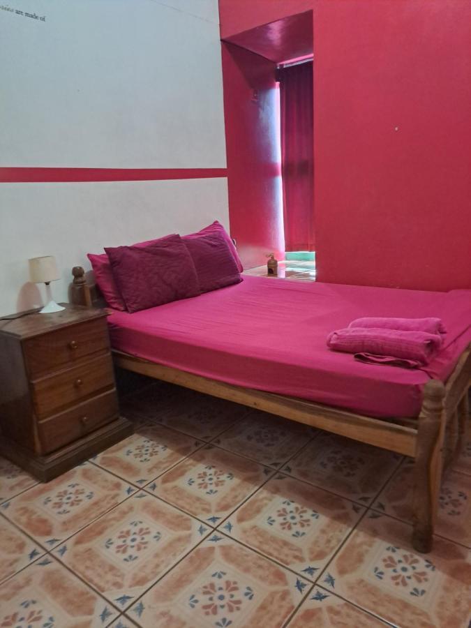 Hostal Mochilas Гранада Экстерьер фото