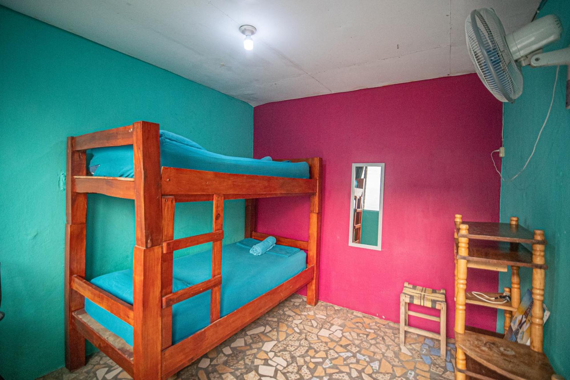 Hostal Mochilas Гранада Номер фото