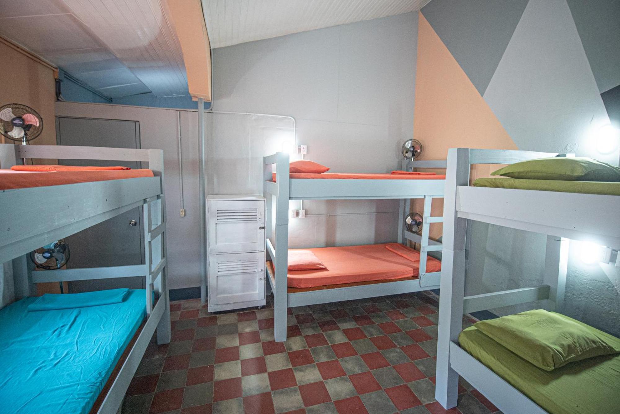 Hostal Mochilas Гранада Экстерьер фото
