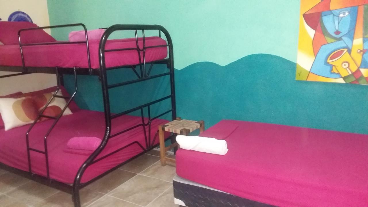 Hostal Mochilas Гранада Экстерьер фото