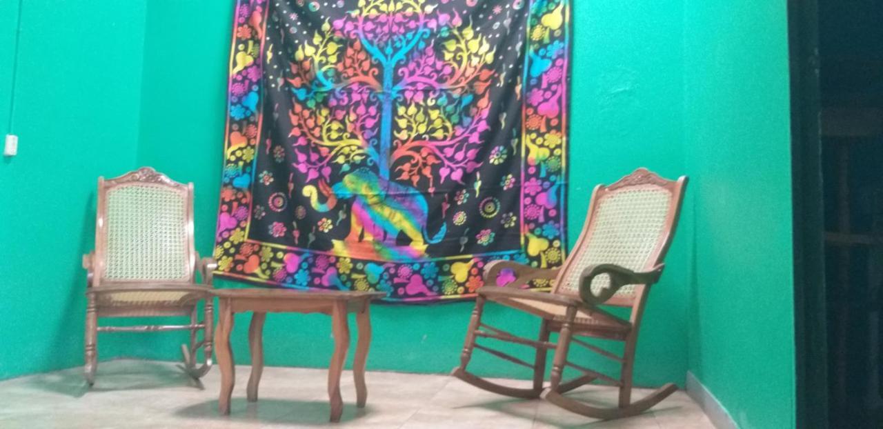 Hostal Mochilas Гранада Экстерьер фото